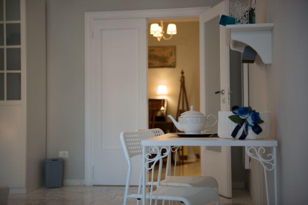 Authentic Sweet Home Rome Room photo