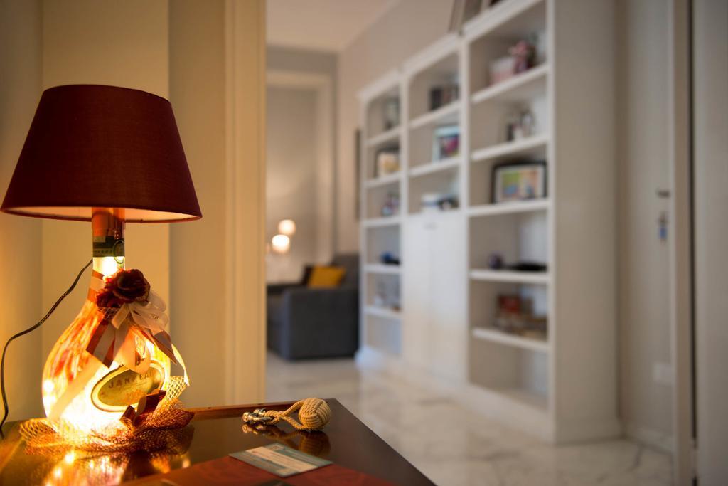 Authentic Sweet Home Rome Room photo