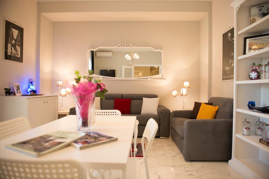 Authentic Sweet Home Rome Room photo