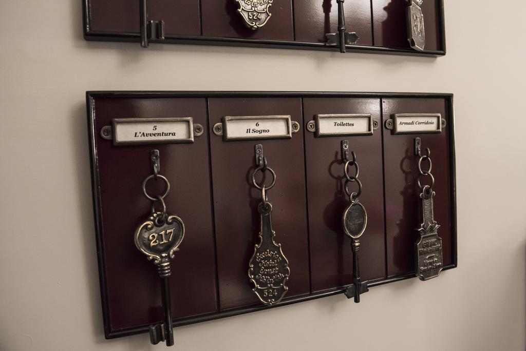 Authentic Sweet Home Rome Room photo